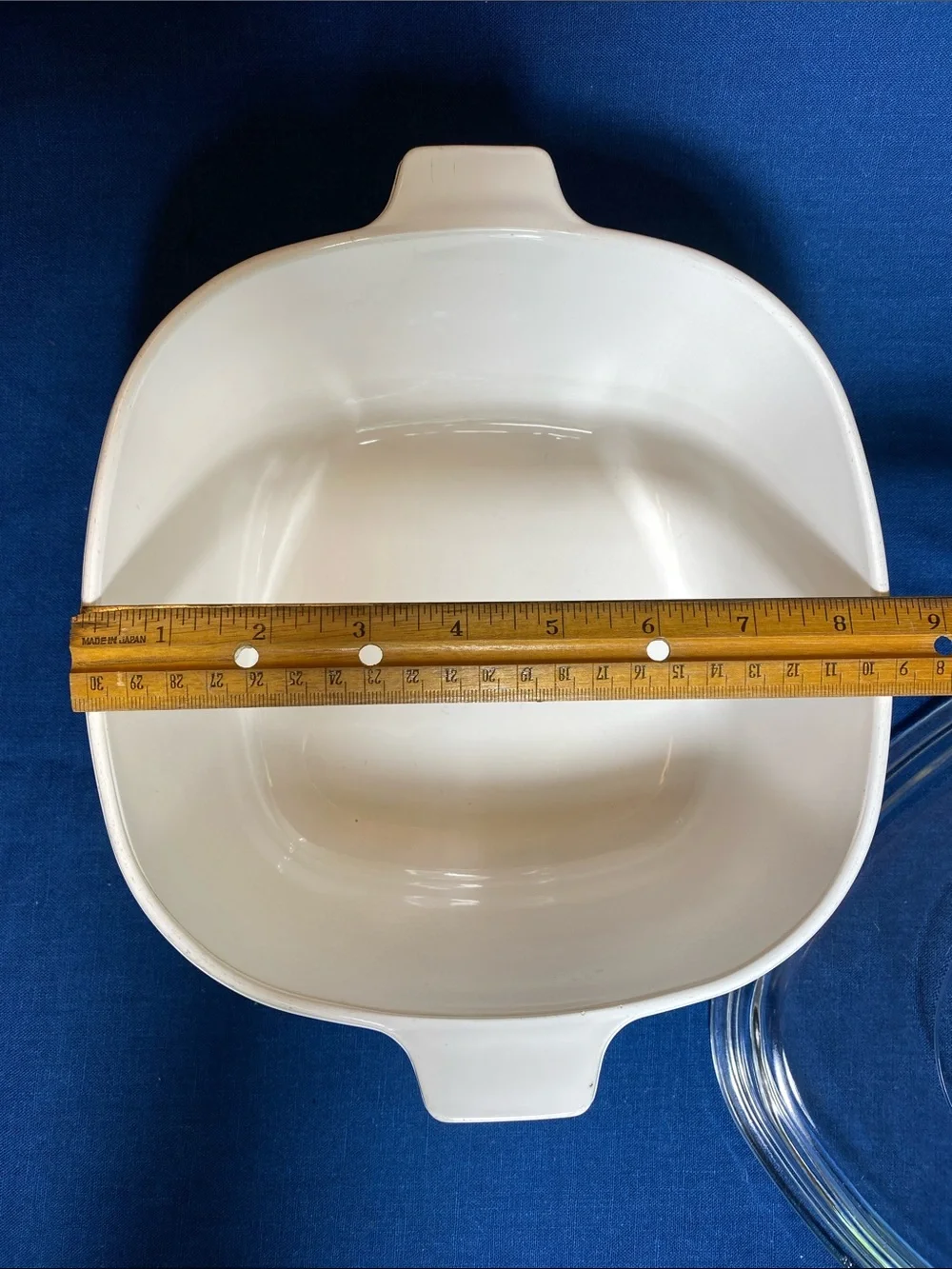 Corningware Vintage 2.5qts Casserole P-2 1/2-B in Black Trefoil Scroll with lid